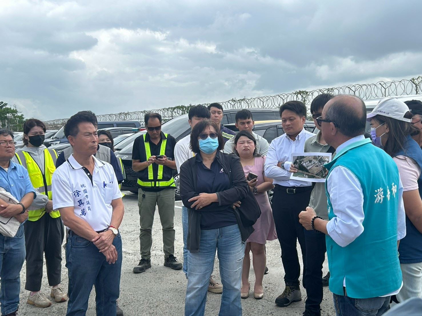 大園中正東路交流道環境整治再升級　市府跨機關聯手改善髒亂、遏止違停亂丟垃圾 (1).jpg